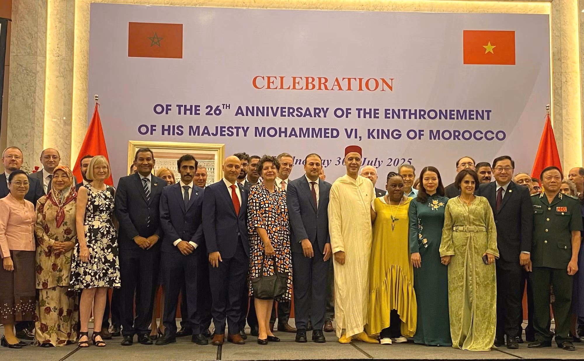 La fête du trône pour le 26e anniversaire de l’intronisation du Roi Mohammed VI Ben al-Hassan a été organisée par l’ambassade du Maroc au Vietnam dans la soirée du 30 juillet à Hanoi. Photo : XD.