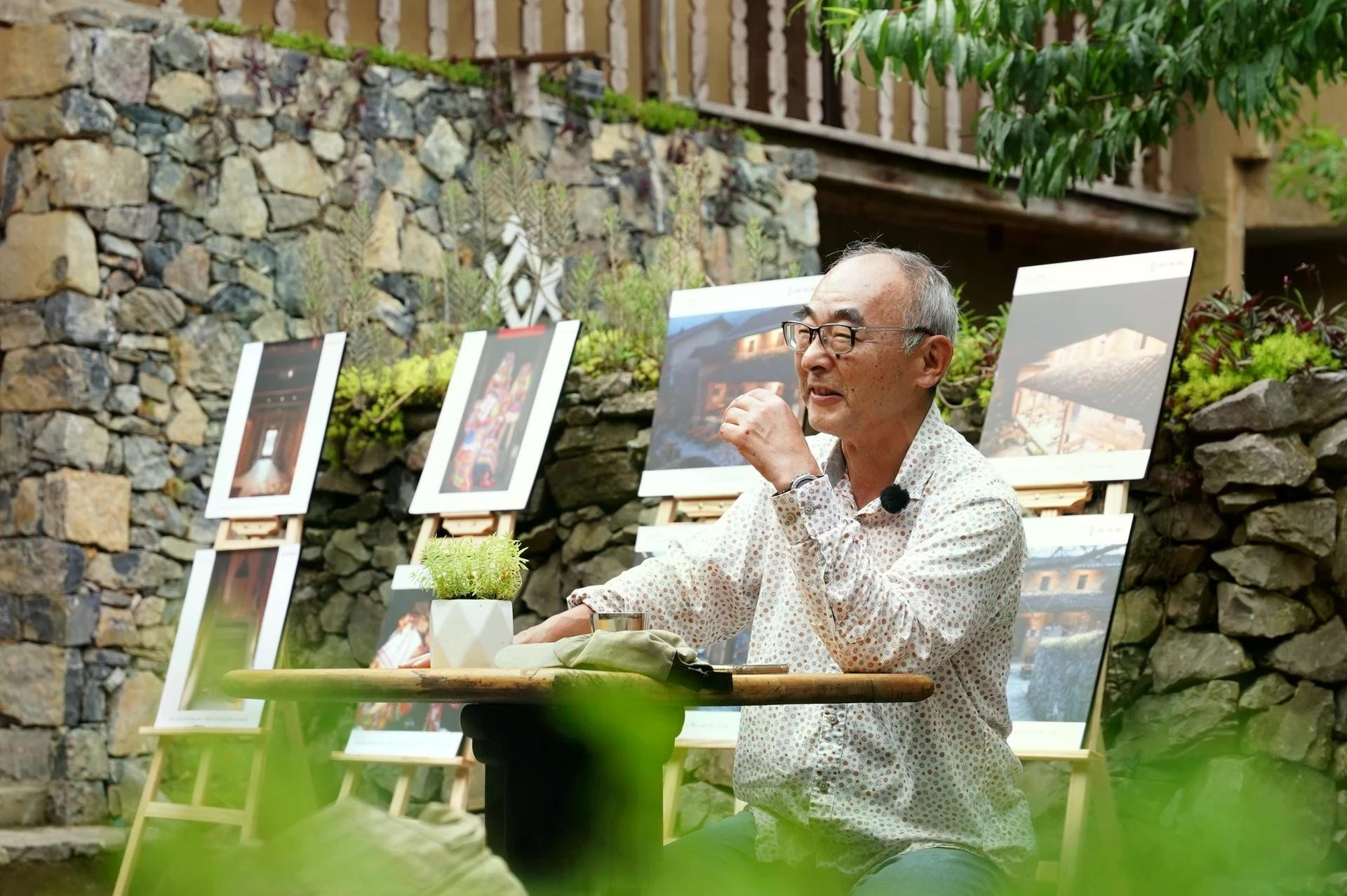 M. Yasushi lors du 10e anniversaire du café Cực Bắc, en août 2025. Photo : Zingnews.