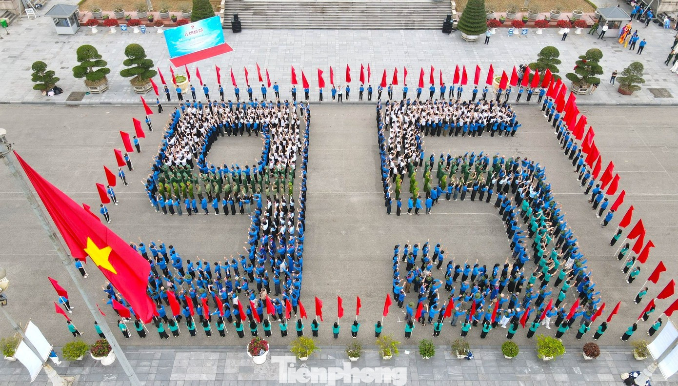 Ce chiffre symbolique « 95 » est formé par près de 3 000 jeunes de la province de Nghe An.
