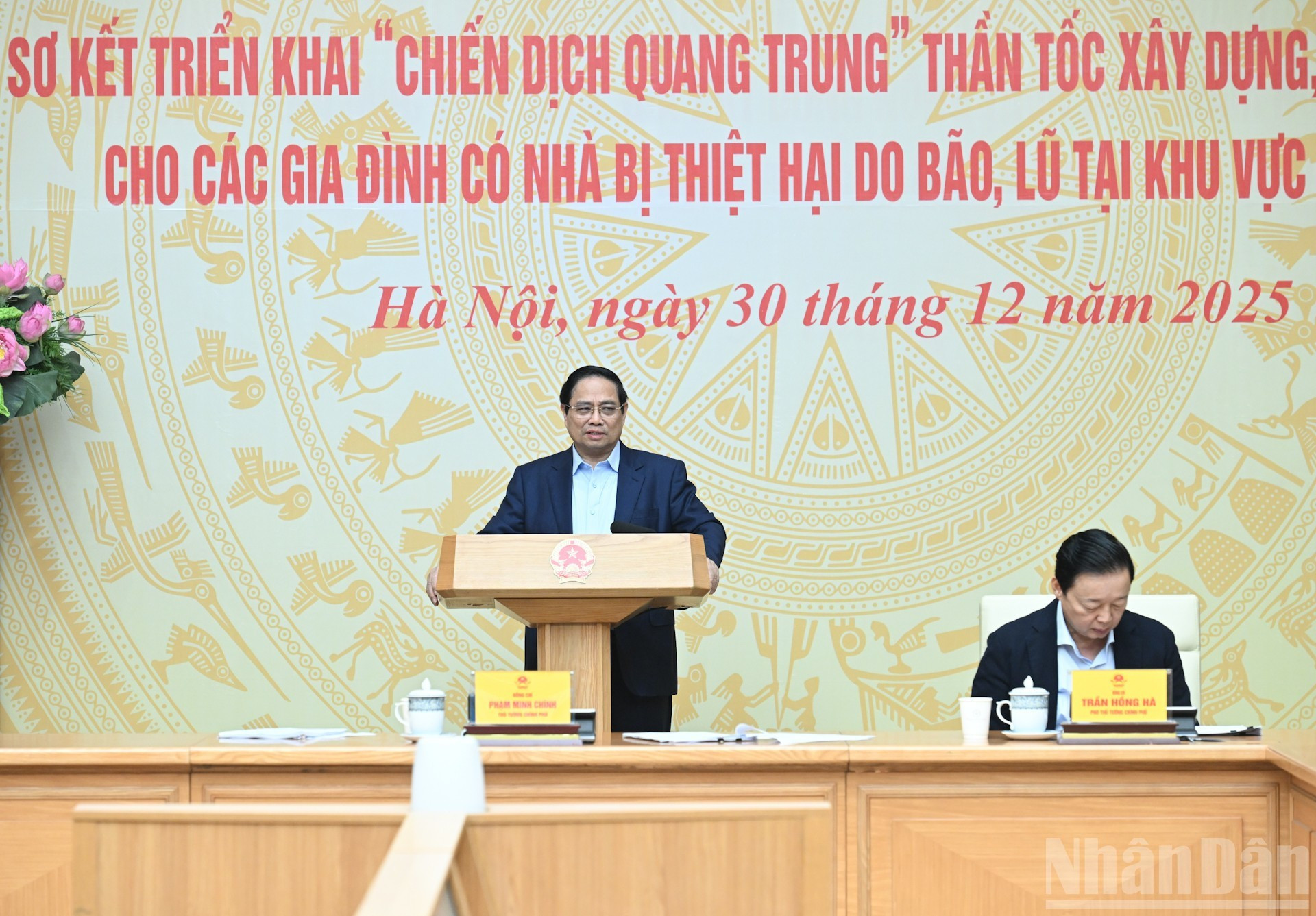 Le PM Pham Minh Chinh préside la conférence.