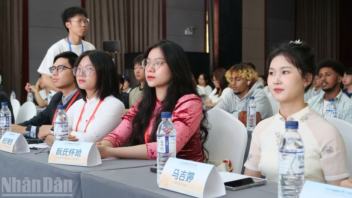 Des délégués au forum. jeunes-vn-tq.jpg