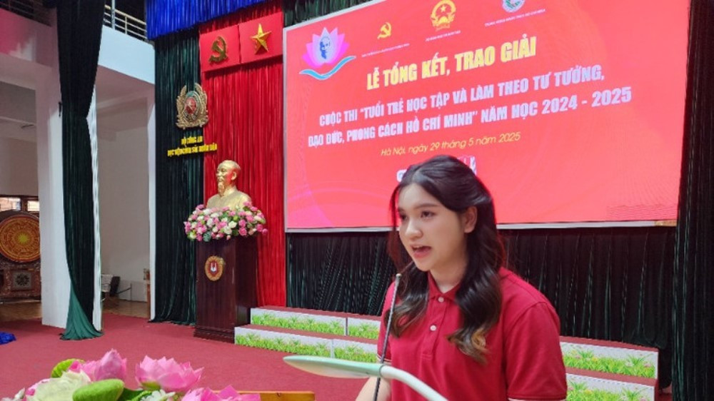 Nguyen Minh Anh confie être fière d’être originaire de Nghe An, la terre natale du président Ho Chi Minh tant aimé. Photo : NDEL. nguyen-minh-anh-1er-prix-ndel.jpg