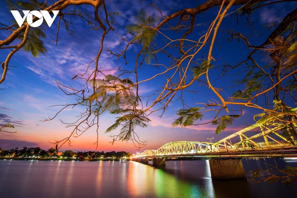 pont-truong-tien.jpg
