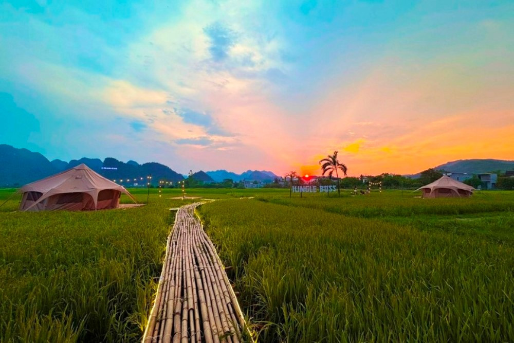 Jungle Boss Travelodge devient un endroit idéal pour admirer le coucher du soleil. hoang-hon-jungle-boss.jpg