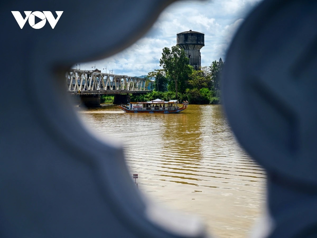 Non loin de là, un autre pont mérite l’attention : le pont ferroviaire de Da Vien, aussi appelé pont Bach Ho. Photo : VOV. da-vien-4.jpg