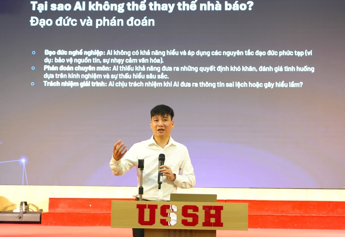 M. Duyen a réaffirmé que, malgré ses apports, l’IA ne saurait remplacer le journaliste, en particulier dans les aspects demandant créativité et interaction humaine. Photo : USSH. bui-cong-duyen-ussh.jpg