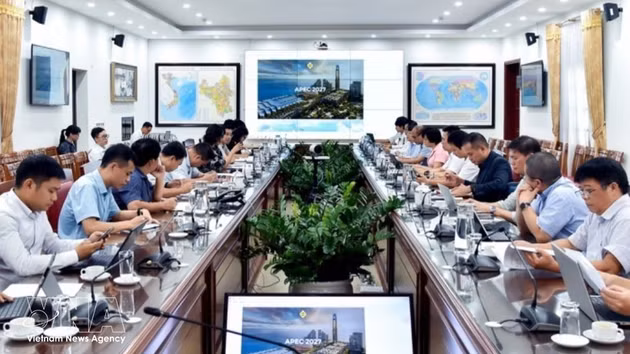 Des responsables se sont réunis à Hanoï le 10 juillet pour examiner la collaboration entre les agences en vue de la construction du Centre de presse international pour la Semaine des dirigeants économiques de l'APEC 2027. Photo : VNA 