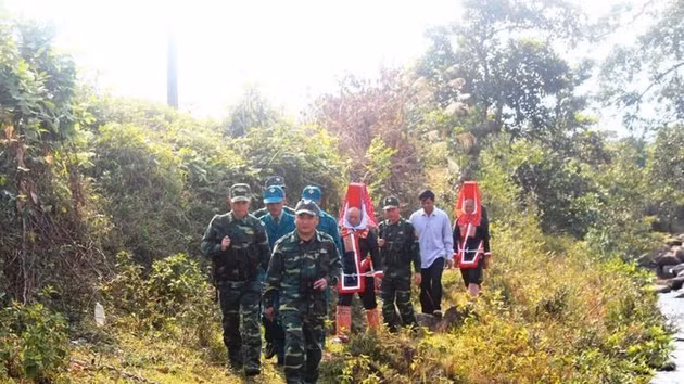 Lors d'une patrouille le long de la frontière à Quang Ninh. Photo : vietnamnet.vn