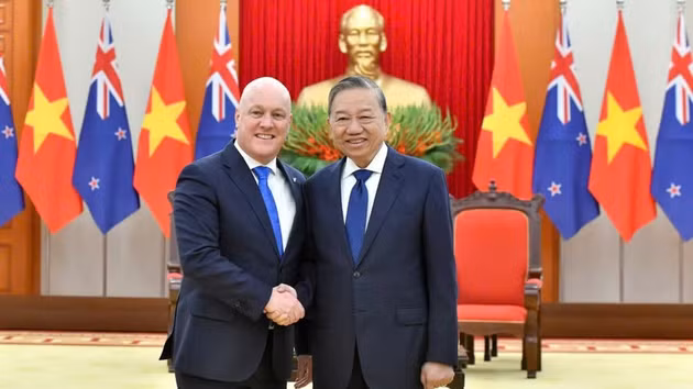 Le 26 février 2025, le secrétaire général du Parti To Lam (à droite) a reçu le Premier ministre néo-zélandais Christopher Luxon, en visite officielle au Vietnam pour participer au 2e Forum de l'avenir de l'ASEAN à Hanoï. Photo : DANG KHOA/NDEL.