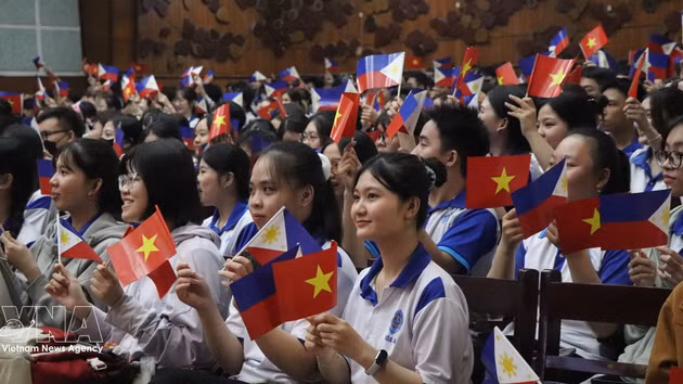 Des étudiants présents à la cérémonie. Photo: VNA 