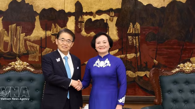 La vice-Première ministre Pham Thi Thanh Tra et le gouverneur de la préfecture japonais d'Aichi, Omura Hideaki. Photo : VNA. 