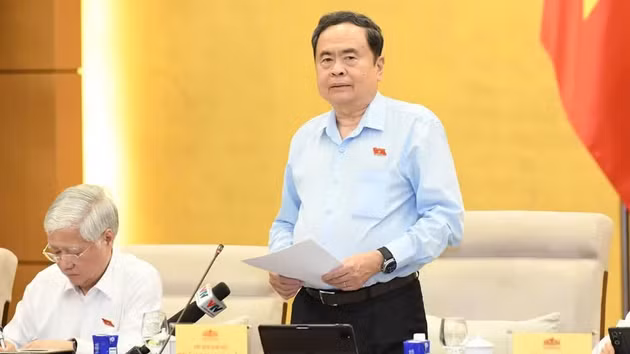Le président de l’Assemblée nationale, Trân Thanh Mân, s’exprime lors de la réunion avec le Conseil des affaires ethniques, les commissions et le bureau de l’Assemblée nationale, à Hanoi, le 6 juillet. Photo : NDEL.