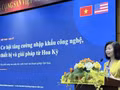 Mme Ann Hà, directrice générale de Defenova Global Connect, présente des solutions pour équilibrer les échanges commerciaux entre le Vietnam et les États-Unis. Photo : VOV.