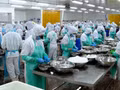 Malgré leur contribution importante aux exportations, la plupart des entreprises technologiques vietnamiennes restent cantonnées aux activités de sous-traitance à faible valeur ajoutée. Photo : VOV.