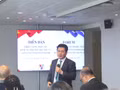 Le vice-président de l'Assemblée nationale, Nguyen Hong Dien, répond aux questions des entreprises sud-africaines. Photo: VNA.