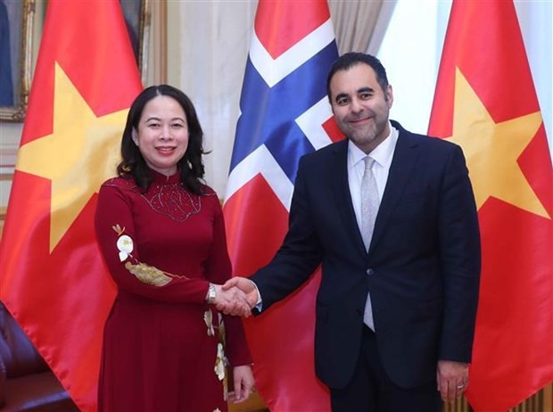 Vo Thi Anh Xuân rencontre le président du Parlement Masud Gharahkhani. Photo : VNA. Vo Thi Anh Xuân rencontre le président du Parlement Masud Gharahkhani. Photo : VNA.