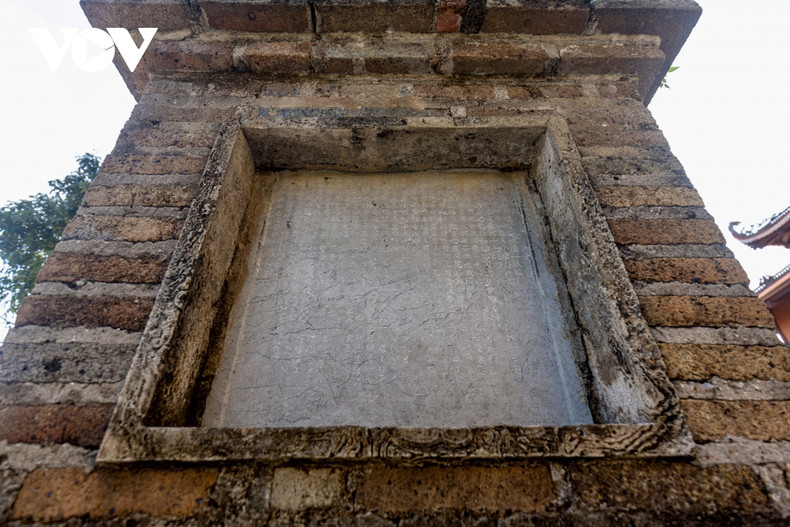La plupart des tours ont été préservées avec une architecture intacte de la fin des dynasties Lê et Nguyên. La plupart des tours ont été préservées avec une architecture intacte de la fin des dynasties Lê et Nguyên.