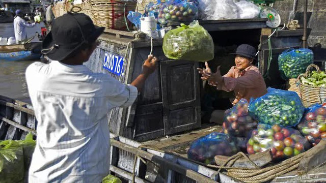 Le marché flottant. Photo : CNBC. Le marché flottant. Photo : CNBC.