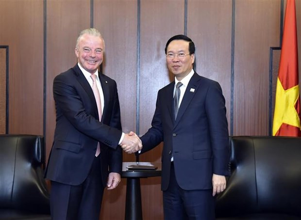 Le Président Vo Van Thuong (à droite) et le docteur Brendan Nelson, vice-président senior du groupe Boeing, également président de Boeing Global. Photo : VNA. Le Président Vo Van Thuong (à droite) et le docteur Brendan Nelson, vice-président senior du groupe Boeing, également président de Boeing Global. Photo : VNA.