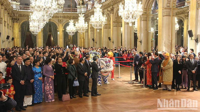 Le Têt vietnamien 2023 célébré dans un cadre exceptionnel, magnifique et somptueux de l'Hôtel de Ville de Paris. Photo : NDEL.