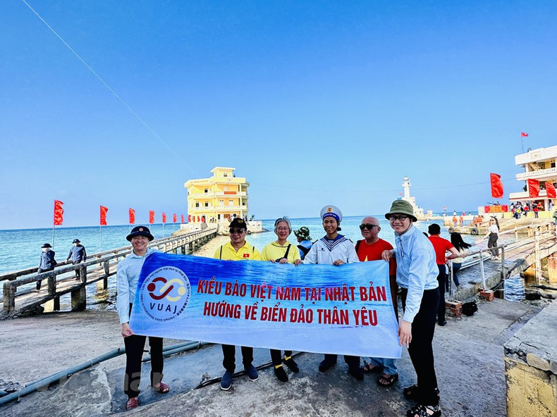 Des expatriés vietnamiens au Japon avec un message vers la mer et les îles bien-aimées du pays natal.