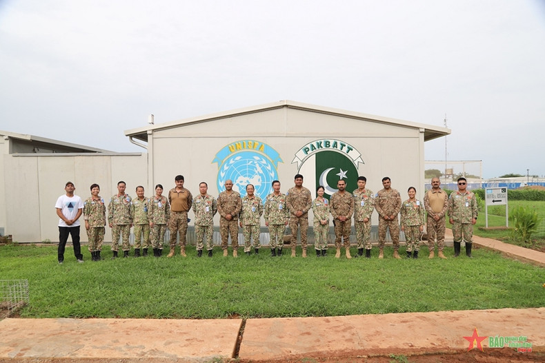 Visite d’une unité pakistanaise à la FISNUA. Photo : qdnd.vn Visite d’une unité pakistanaise à la FISNUA. Photo : qdnd.vn
