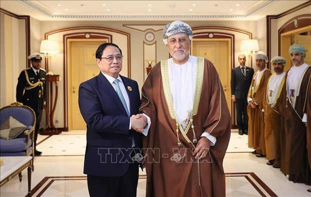 Le Premier ministre Pham Minh Chinh et le vice-Premier ministre omanais, le prince Sayyid Shihab bin Tarik Al Said. Photo : VNA