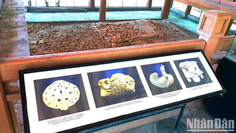 De plus, de nombreuses reliques ont été découvertes telles que des briques, un socle de la statue du Bouddha Amitabha en pierre bleue, un pied de fleur de lotus et des graines de terre cuite. De plus, de nombreuses reliques ont été découvertes telles que des briques, un socle de la statue du Bouddha Amitabha en pierre bleue, un pied de fleur de lotus et des graines de terre cuite.