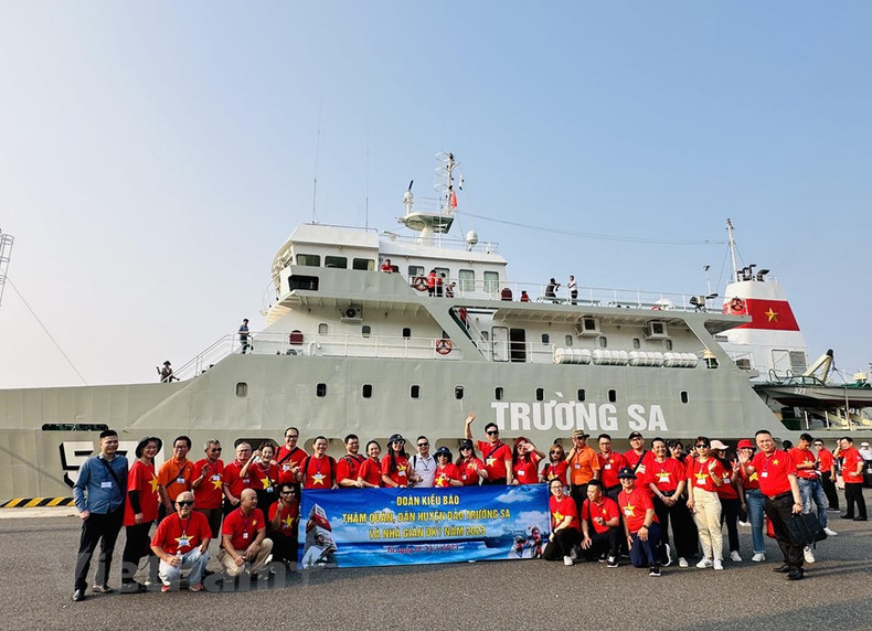 Le voyage vise à diffuser aux Vietnamiens d’outre-mer des informations précises sur la situation de la mer et des îles du Vietnam ainsi que les directives et les politiques du Parti et de l’État sur cette question.