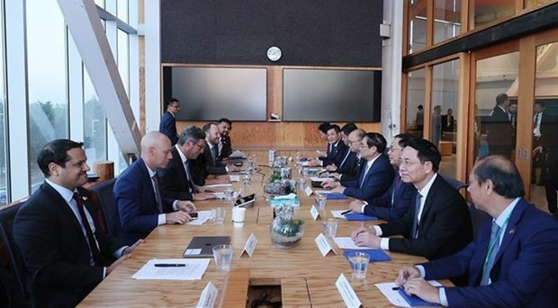 Le Premier ministre Pham Minh Chinh travaille avec Joel Kaplan, vice-président de META. Photo : VNA
