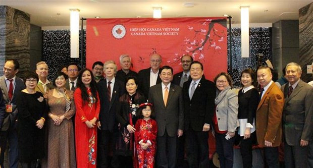 Lors du festival culturel placé sur le thème « Célébration des 50 ans de l’établissement des relations diplomatiques Vietnam-Canada – opportunité en or de promouvoir la coopération bilatérale » pour accueillir le Nouvel An lunaire. Photo : VNA. Lors du festival culturel placé sur le thème « Célébration des 50 ans de l’établissement des relations diplomatiques Vietnam-Canada – opportunité en or de promouvoir la coopération bilatérale » pour accueillir le Nouvel An lunaire. Photo : VNA.