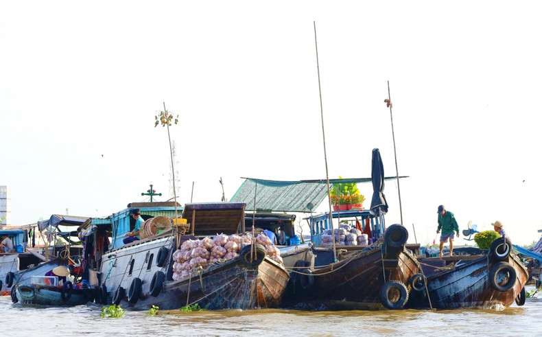 C’est devenu une destination populaire pour les touristes qui viennent goûter aux spécialités locales et surtout pour explorer le mode de vie des habitants.