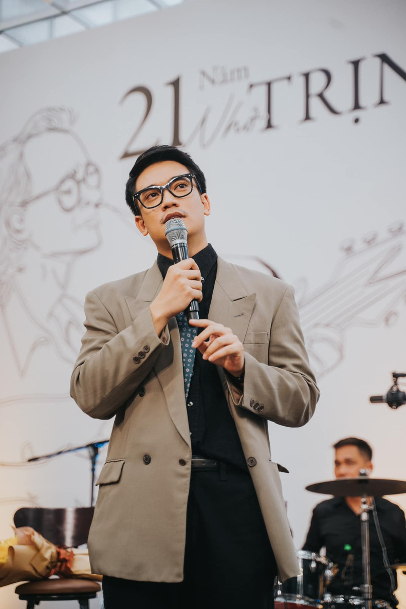 Huynh Samuel An est actuellement acteur et chanteur, tout en poursuivant sa passion pour le théâtre à Hô Chi Minh-Ville. Photo : thoidai.com.vn Huynh Samuel An est actuellement acteur et chanteur, tout en poursuivant sa passion pour le théâtre à Hô Chi Minh-Ville. Photo : thoidai.com.vn