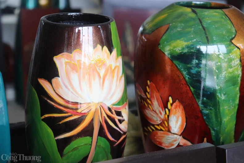 Les produits de laque Ha Thai répondent non seulement à la demande intérieure, mais atteignent également les marchés étrangers. Depuis des années, la localité est une destination d’artisanat d’art bien connue des consommateurs internationaux. Les produits Ha Thai ont été exportés vers de nombreux pays à travers le monde, notamment au Royaume-Uni, en France, en Russie, aux États-Unis, en Espagne, en Australie, en Italie, au Japon et en République de Corée.