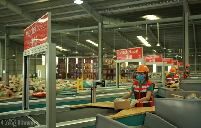 Jusqu’à 73,2 % des entreprises vietnamiennes interrogées ont déclaré que la logistique « verte » a été incluse dans leur stratégie commerciale. Photo : congthuong.vn