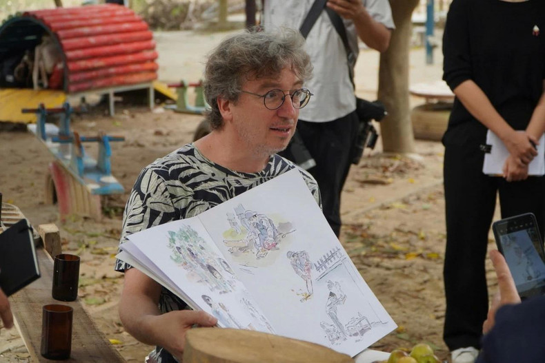 L'artiste français Maxime Péroz souhaite utiliser l'art pour diffuser des messages sur l'environnement. Photo : baoquocte.vn
