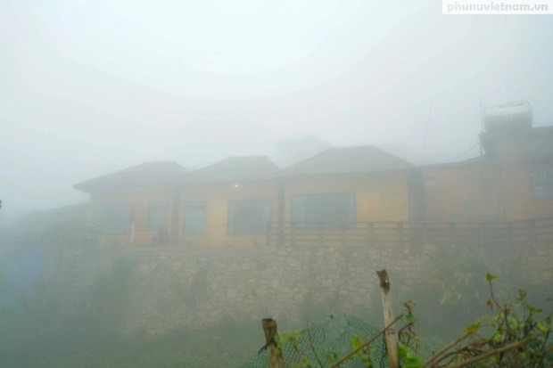 Les familles d’accueil sont situées à plus de 2 000 m d’altitude, immergées dans une mer de nuages. Photo : phunuvietnam.vn