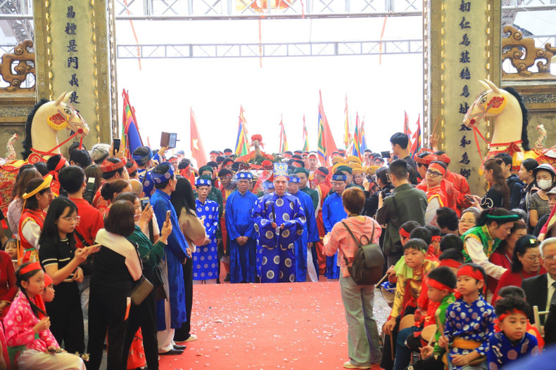 À travers la Fête, les villageois prient pour une météo clémente, la paix et la prospérité nationale, le bonheur et la solidarité.