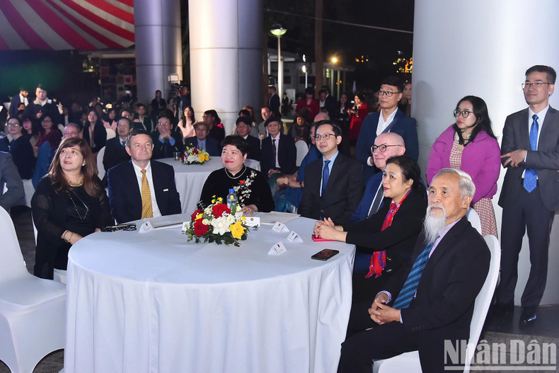 Des invités lors de la célébration.