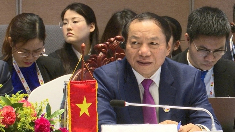 Le ministre vietnamien de la Culture, des Sports et du Tourisme, Nguyên Van Hung, lors de la réunion. Photo : VNA. Le ministre vietnamien de la Culture, des Sports et du Tourisme, Nguyên Van Hung, lors de la réunion. Photo : VNA.