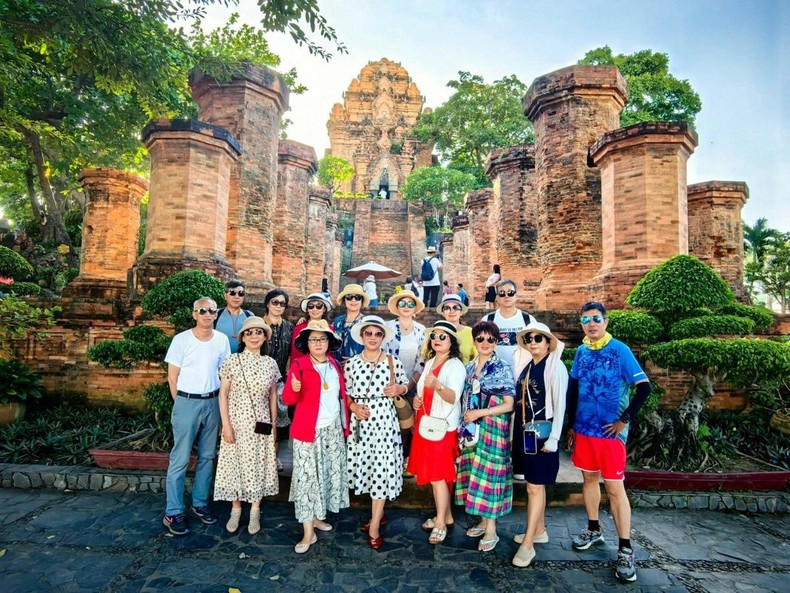 Des touristes chinois en visite de la province de Khanh Hoa. Photo : VOV.