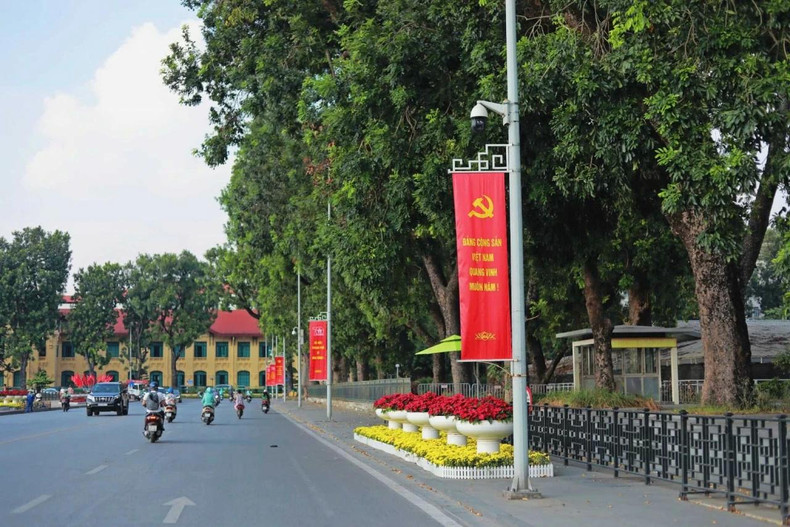 Les efforts de décoration de la ville reflètent le lien fort avec les valeurs historiques et l'époque. Photo : baoquocte.vn Les efforts de décoration de la ville reflètent le lien fort avec les valeurs historiques et l'époque. Photo : baoquocte.vn