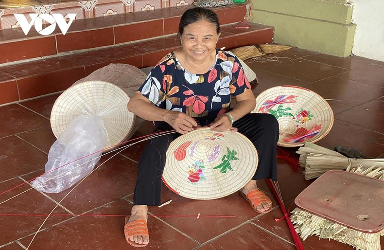 En tant que zone purement agricole, le métier de confection de chapeaux coniques a créé de nombreux emplois pour les locaux lors de leurs temps libres.