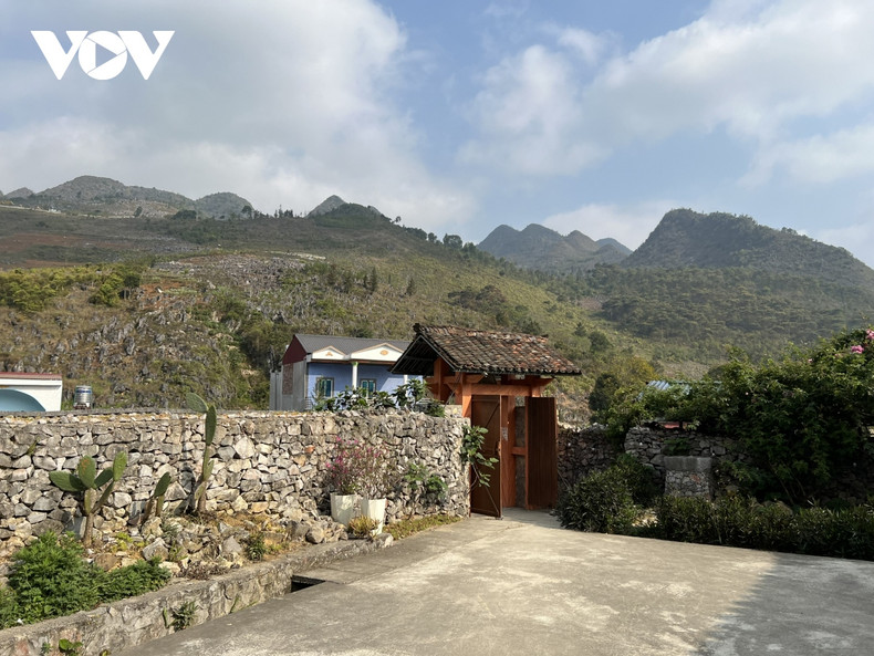 Les touristes viennent à Hà Giang non seulement pour le paysage naturel, mais aussi parce qu’ils veulent découvrir la culture des montagnards. Photo : VOV. Les touristes viennent à Hà Giang non seulement pour le paysage naturel, mais aussi parce qu’ils veulent découvrir la culture des montagnards. Photo : VOV.