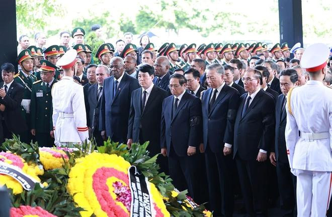 Lors de la cérémonie d’inhumation du Secrétaire général Nguyên Phu Trong. Photo : VNA.