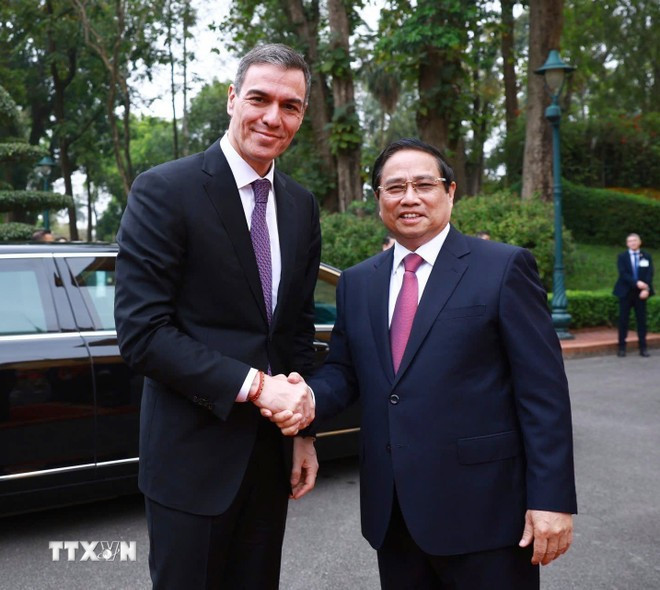 Le Premier ministre Pham Minh Chinh et son homologue espagnol, Pedro Sánchez. Photo : VNA. Le Premier ministre Pham Minh Chinh et son homologue espagnol, Pedro Sánchez. Photo : VNA.