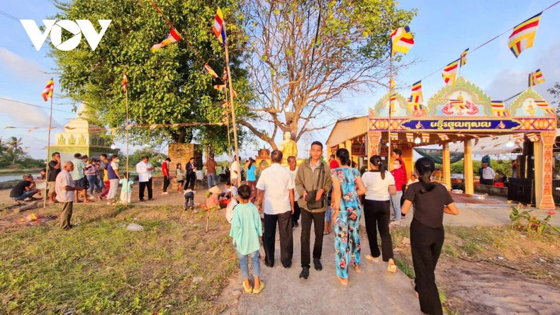 Les gens viennent également au premier lieu pour former la Mer du progrès et brûler de l'encens dans l'espoir d'un climat favorable, d'une vie familiale paisible et d'une production productive.