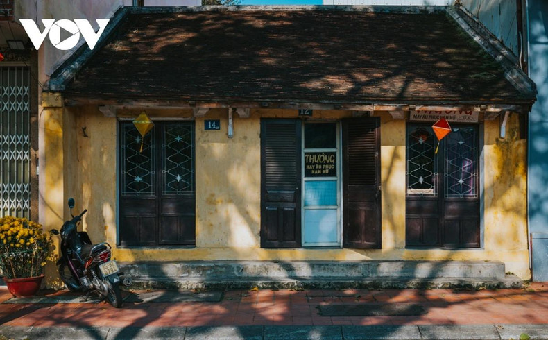 La rue Bach Dang avec ses coins paisibles et nostalgiques La rue Bach Dang avec ses coins paisibles et nostalgiques