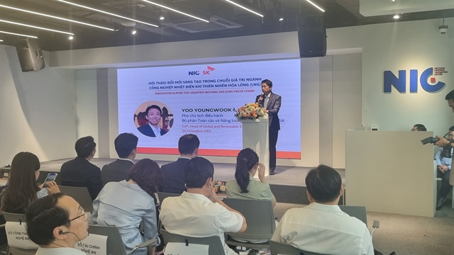 Yoo Youngwook, vice-président exécutif de la division mondiale et énergies renouvelables de SK, prend la parole. Photo : VNA
