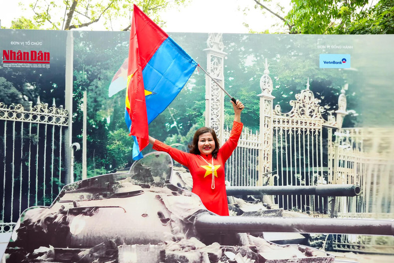 La joie d'avoir vu le char 390 écraser sur la porte principale du Palais de l'Indépendance semble encore gravée dans tous les esprits.